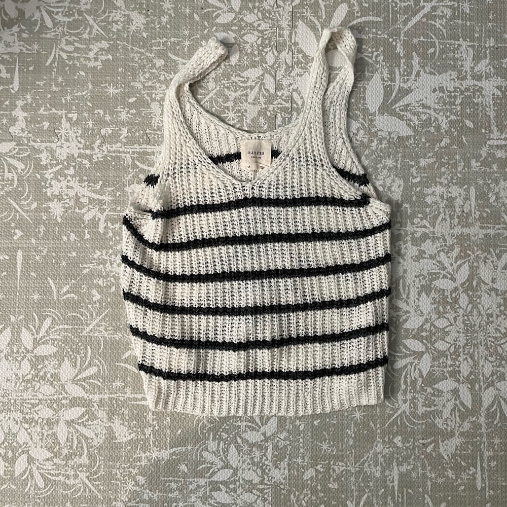 Harper Black and White Striped V-Neck Sweater Tank Size Medium